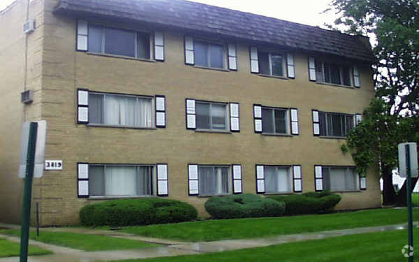 Primary Photo - 3819 Warren Ave