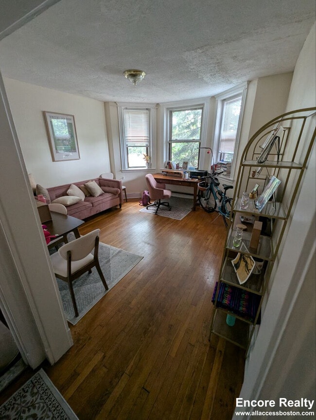 Building Photo - 364 Riverway