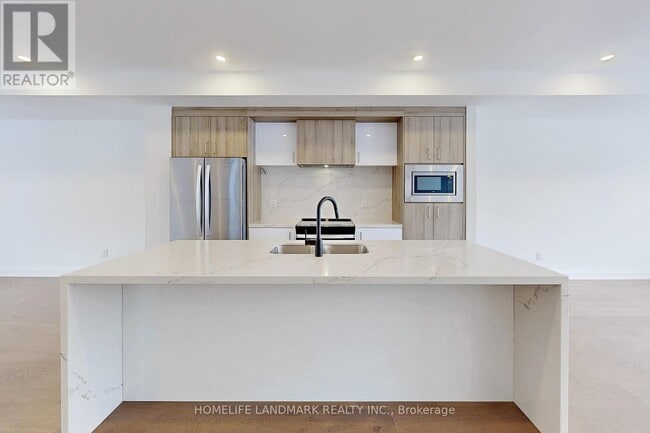 Building Photo - 35 Persica St