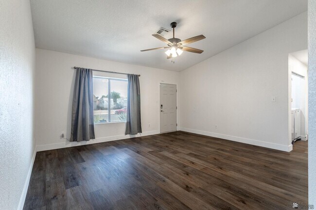 Foto del edificio - 6088 E 40th Ln