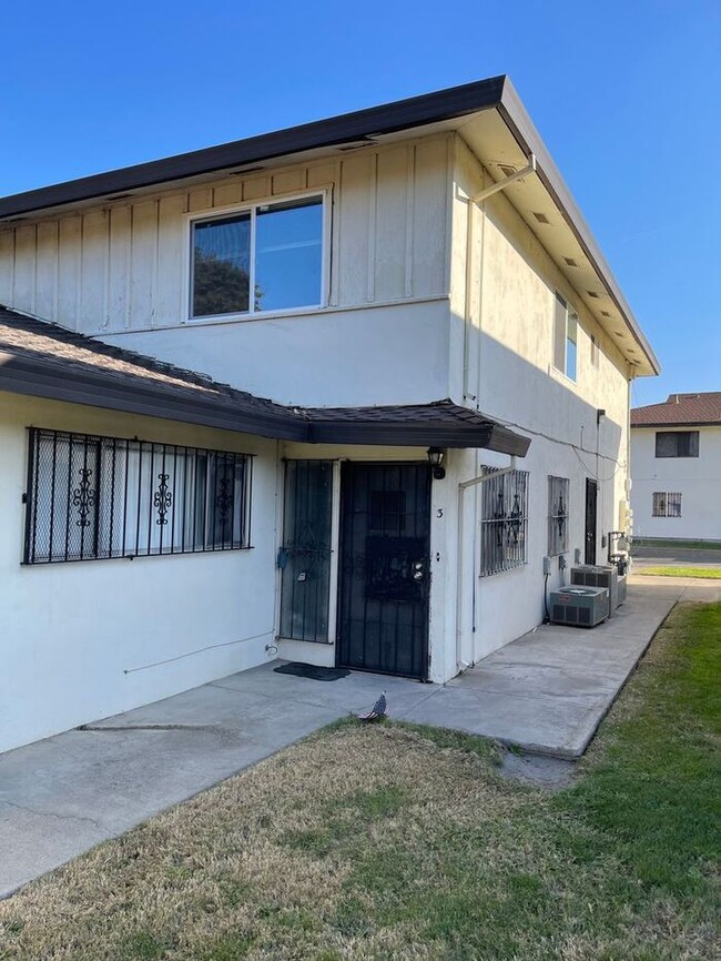 Building Photo - Stockton 2 Bedroom 1 Bath