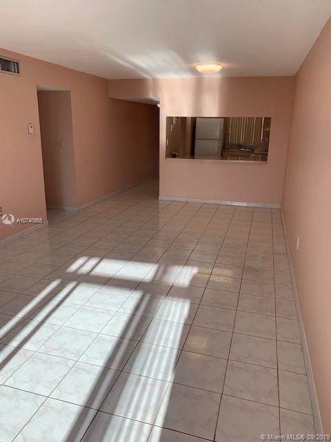 Building Photo - 305 W 68th St