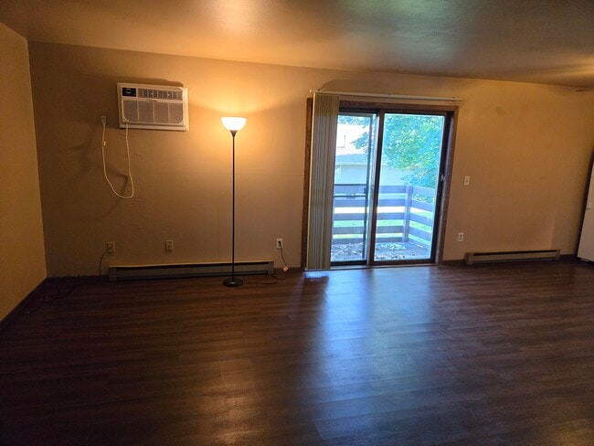 Building Photo - 401 Moasis Dr