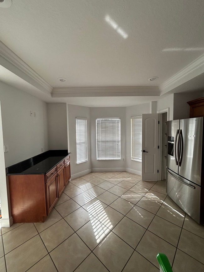 Foto del edificio - Ready for immediate occupancy!