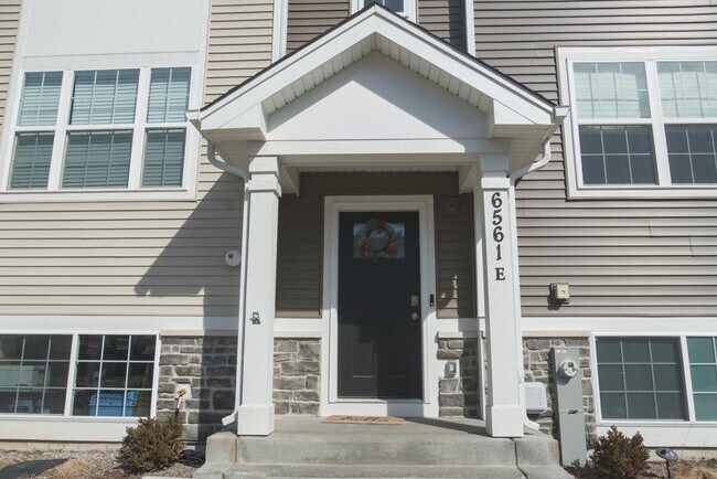 Foto del edificio - 6561 Sassafras Wy