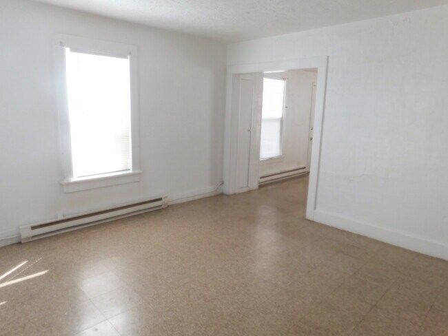 Building Photo - 309 W Elk St