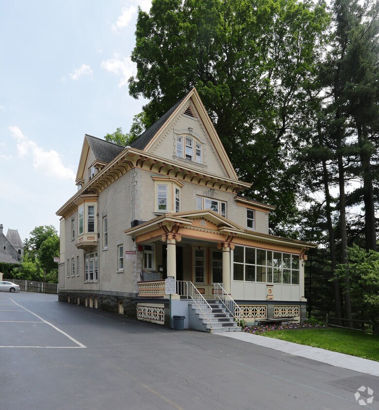 Front Entrance - 22 S Lake Ave