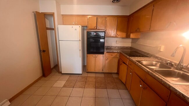 Building Photo - 7711 W Hampton Ave