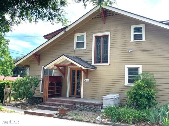 Building Photo - 5 br, 2.5 bath House - 127 W 8th St