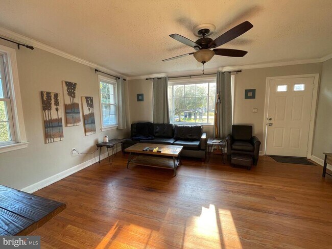 Building Photo - 3423 Ayers Dr