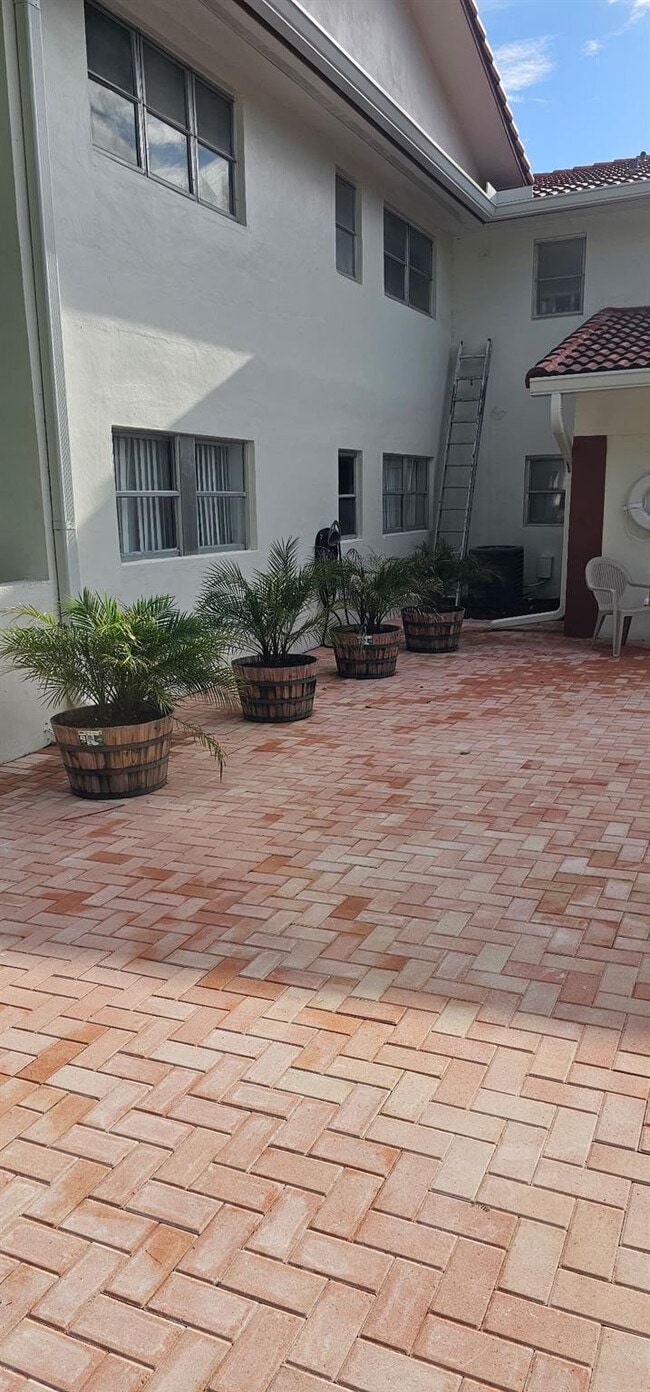 Building Photo - 3200 Coral Springs Dr