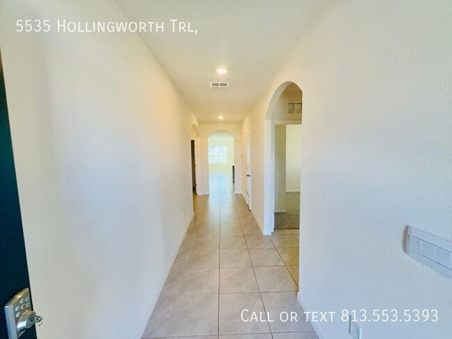 Foto del edificio - 5535 Hollingworth Trl