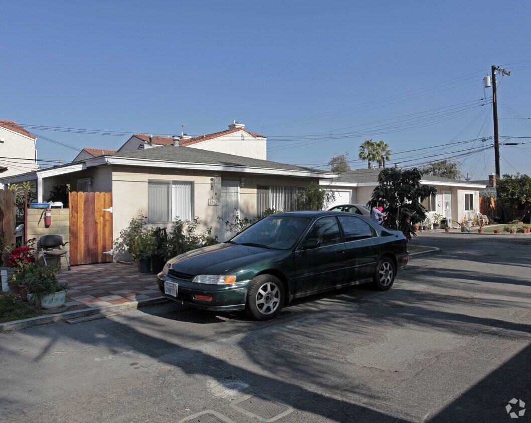 Building Photo - 12612-12622 Josephine St