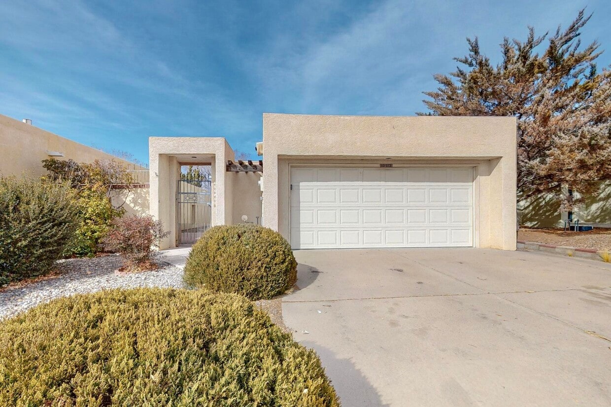 Foto principal - 10513 Camino Del Oso NE