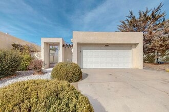 Building Photo - 10513 Camino Del Oso NE
