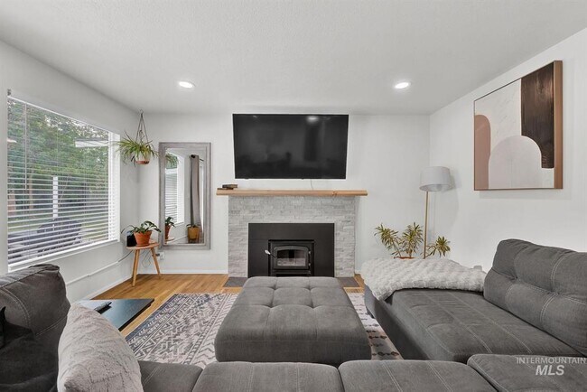 Foto del edificio - 220 N Owyhee St