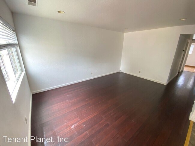 Foto del edificio - 1307 Cathay Dr