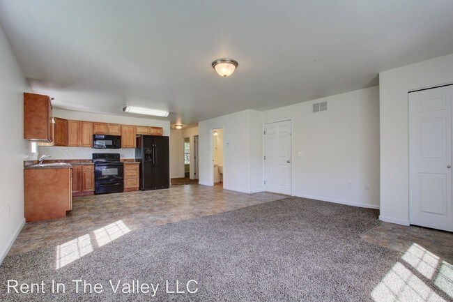 Building Photo - 4025-4031 E Ruth Dr