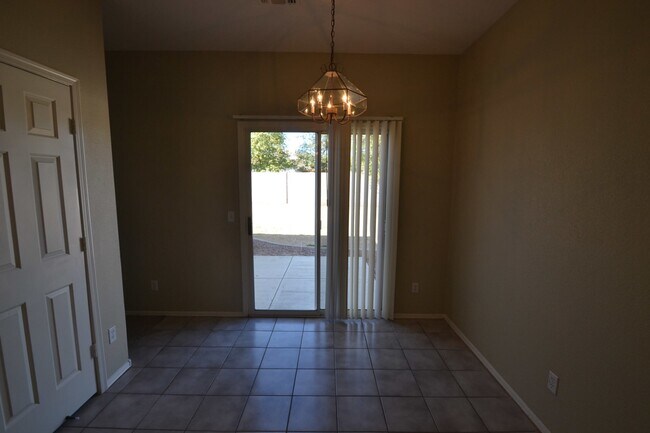 Foto del edificio - 13108 W Redfield Rd