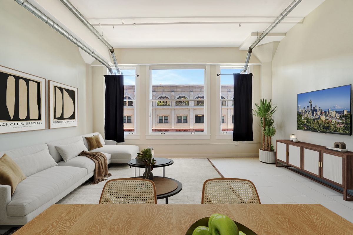 Foto principal - 939 S Broadway