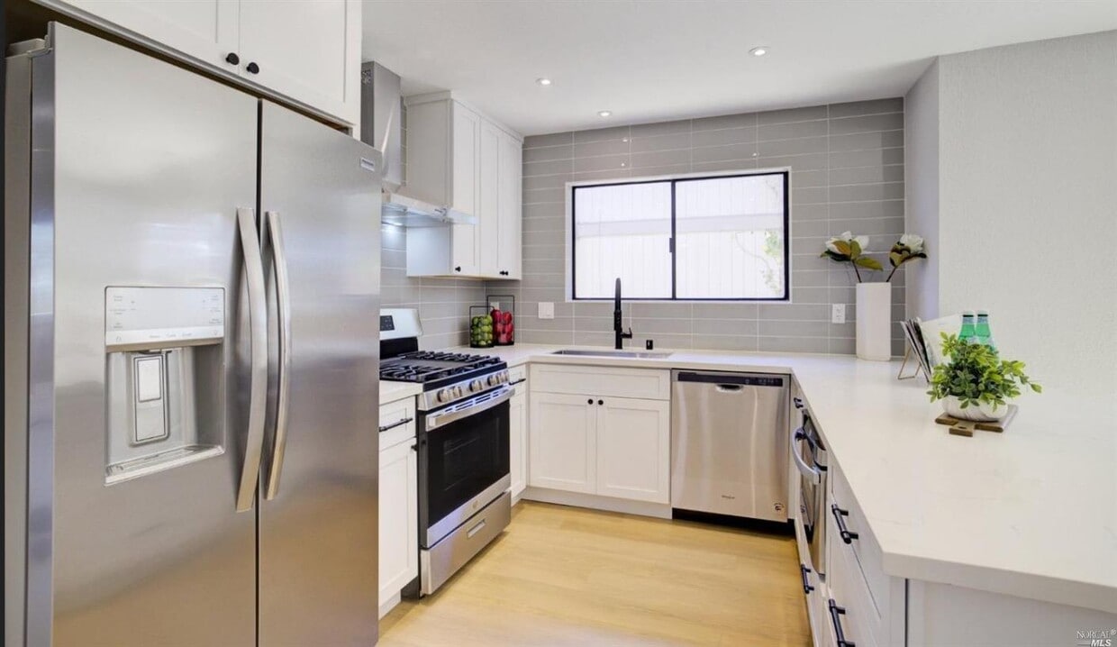 22 Columbine Ln, Novato, CA 94947 Condo for Rent in Novato, CA