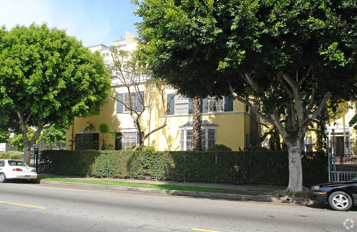 Building Photo - 724 Irolo St