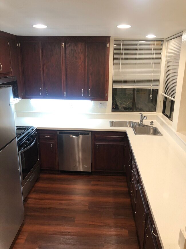 Kitchen - 131 Granada Ave