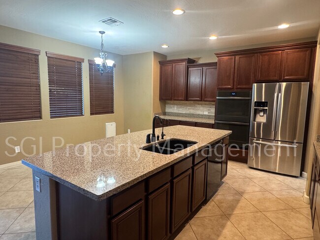 Building Photo - 18348 W Cheryl Dr