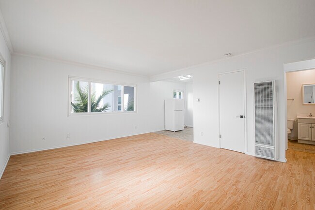 Building Photo - 5869 W 88th St