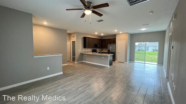 Foto del edificio - 3 br, 2 bath House - 447 Scodella St SW