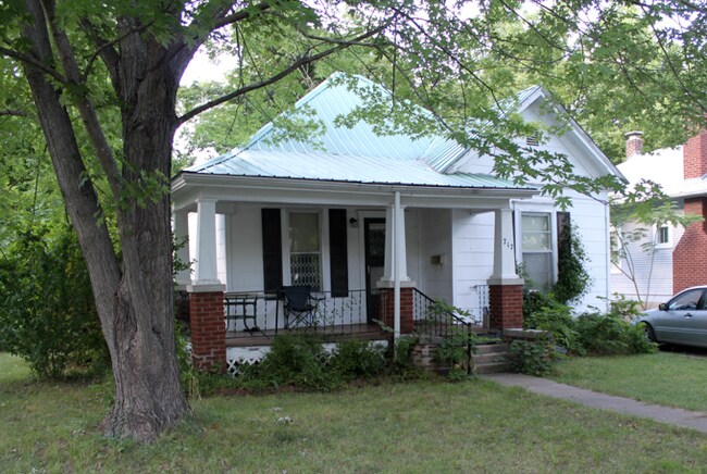 Foto del edificio - 717 East Normal Street