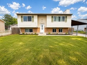Building Photo - 6375 Fuchsia Dr