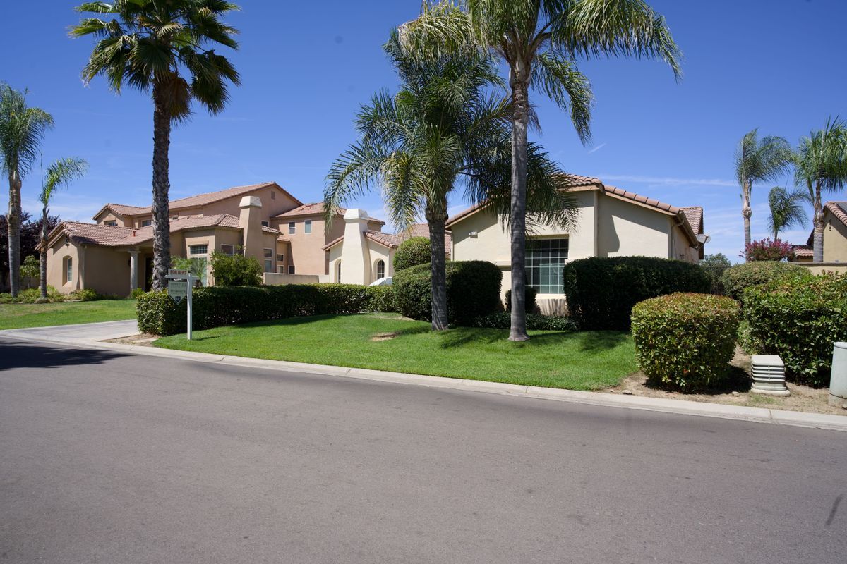 Foto principal - 8800 Laguna Dr