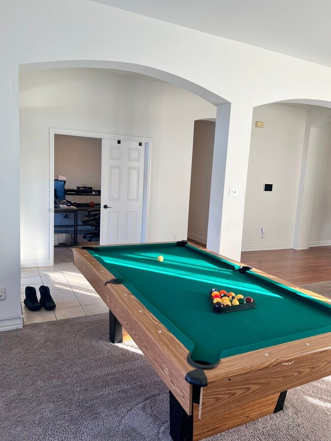 Foto del edificio - 1158 Beechwood Ln