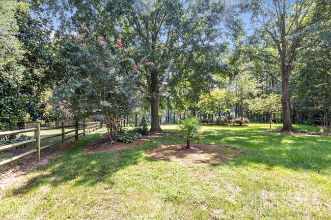 Building Photo - 12428 Willingdon Rd