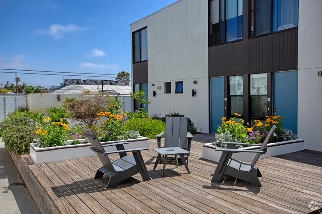 Courtyard - Abbot Lofts