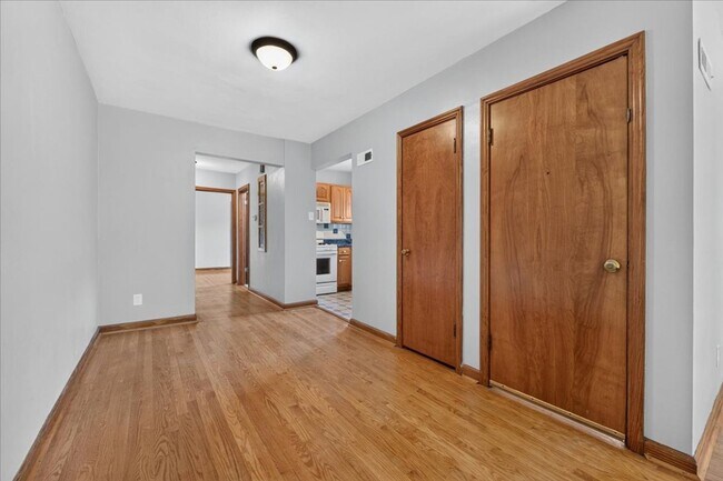 Foto del edificio - 5907-5909-5909 Jamieson Ave