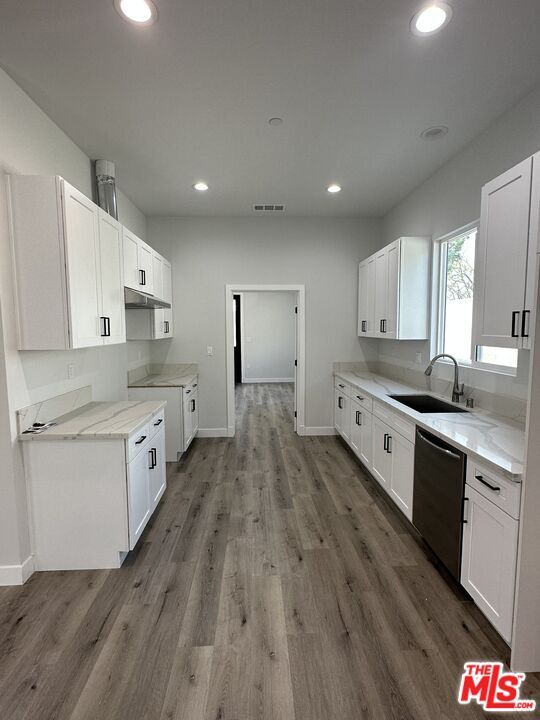 Building Photo - 6829 Bellaire Ave