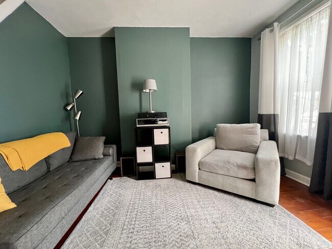 Foto del edificio - Stunning 2-Bedroom Townhouse in Manayunk! Available NOW!