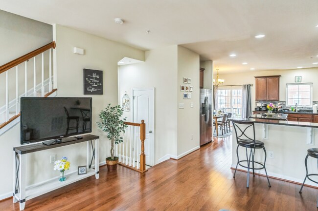 Foto del edificio - 7980 Blue Stream Dr