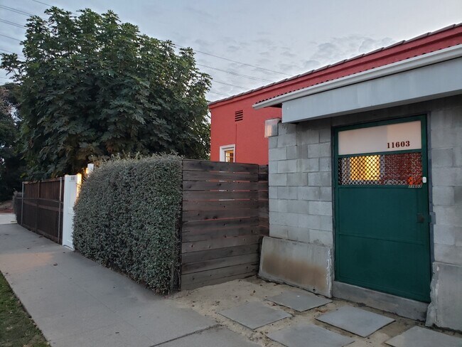 Building Photo - 11603 La Grange Ave