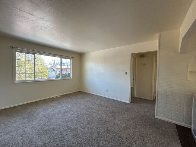 Building Photo - 1456 Bonita Dr