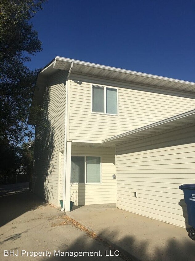 2 br, 1.5 bath House 418 S Sheridan Ave House Rental in Sheridan