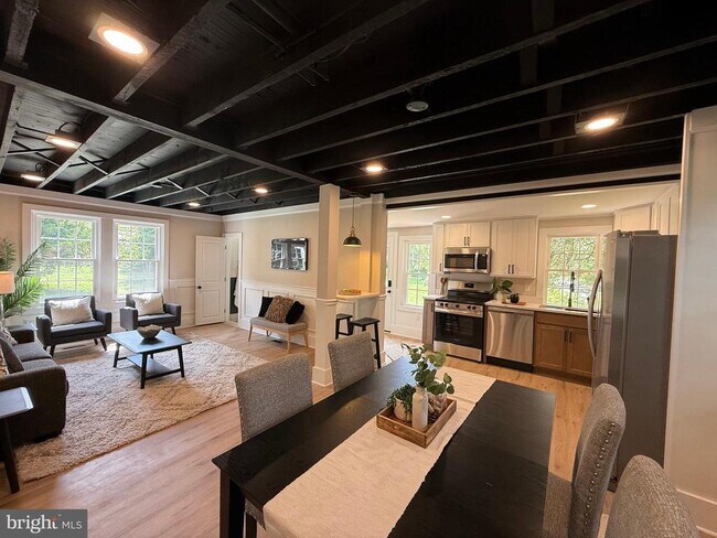 Foto del edificio - 10141 Liberty Rd