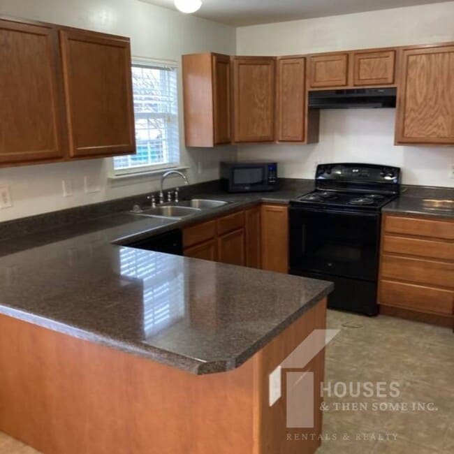 Foto del edificio - 18 Whitethorn Ln