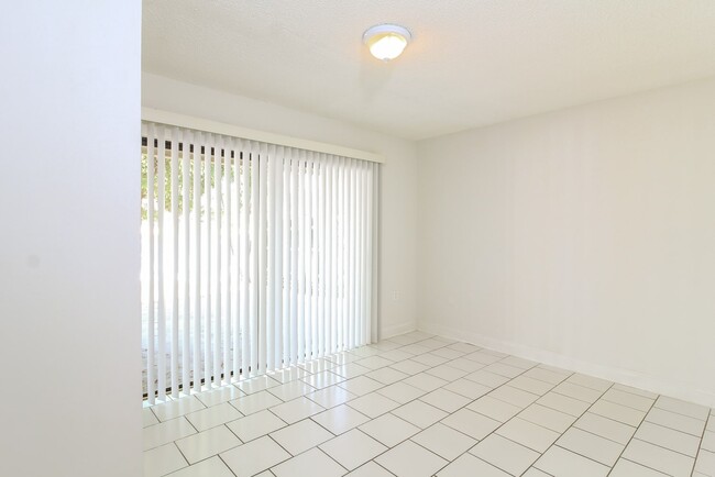 Building Photo - 1220 SW 136th Pl