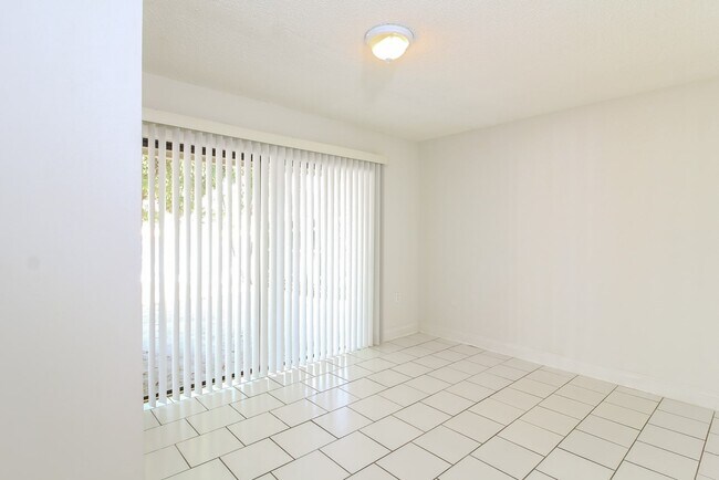 Foto del edificio - 1220 SW 136th Pl
