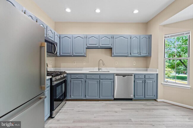 Building Photo - 14639 Stream Pond Dr