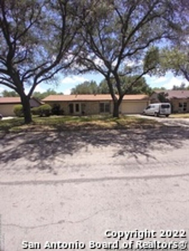 Primary Photo - Nice Single Story Home In Excellent Condition