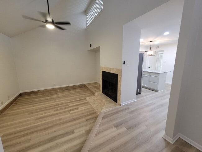 Building Photo - Bryan - 2 bedroom - 2 bath - 2 Story with carport